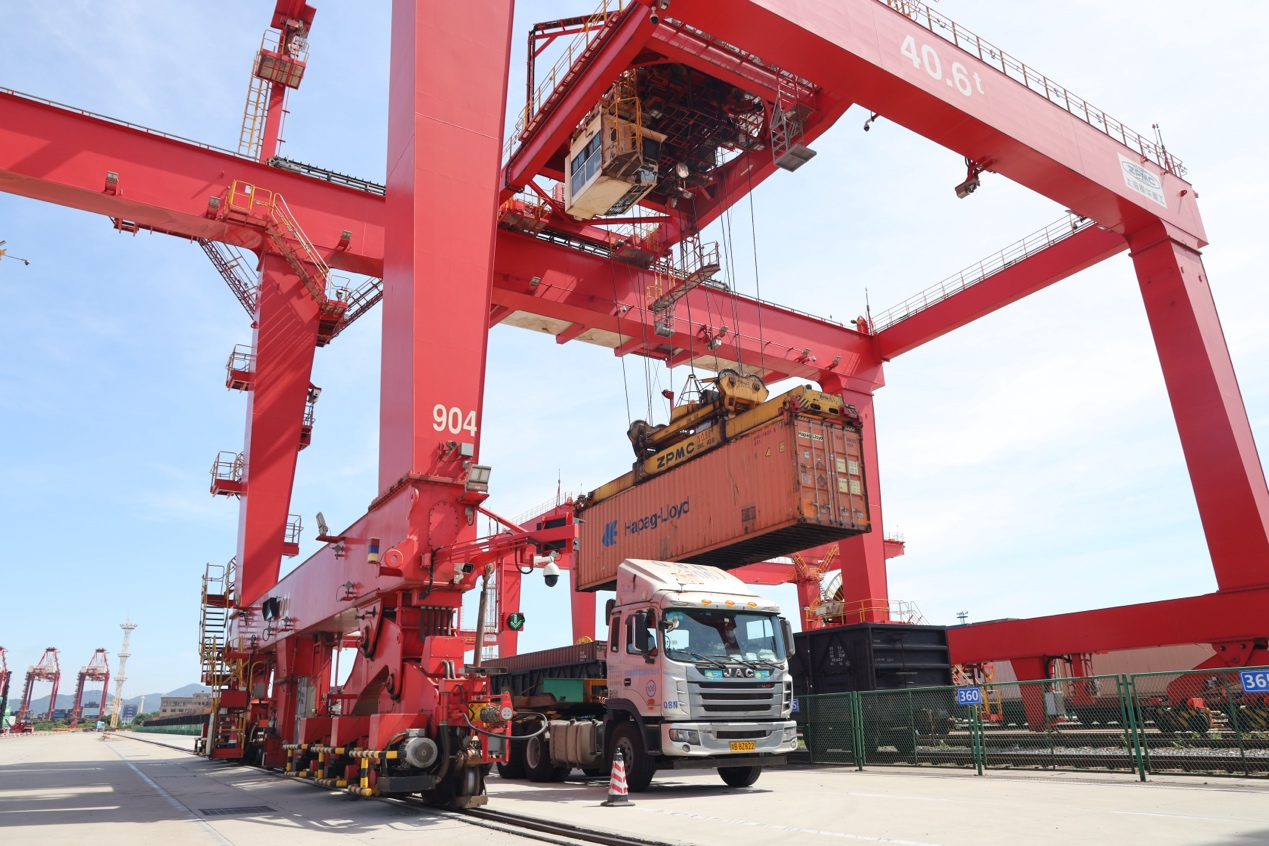 永乐高ylg资源津巴布韦Bikita矿山首批透锂长石精矿到港