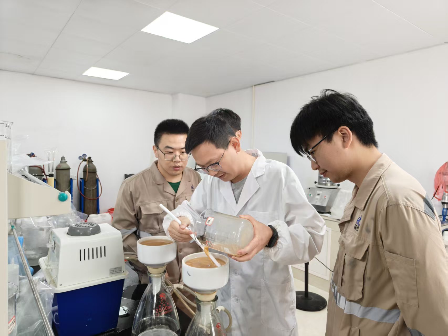 扎根锂业，攻坚路上让&ldquo;锂&rdquo;想花开｜永乐高ylg锂业研发部90后工程师徐苗